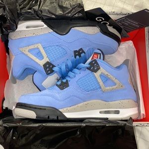 Jordan University Blue 4s Size 4Y women’s 5.5 worn once